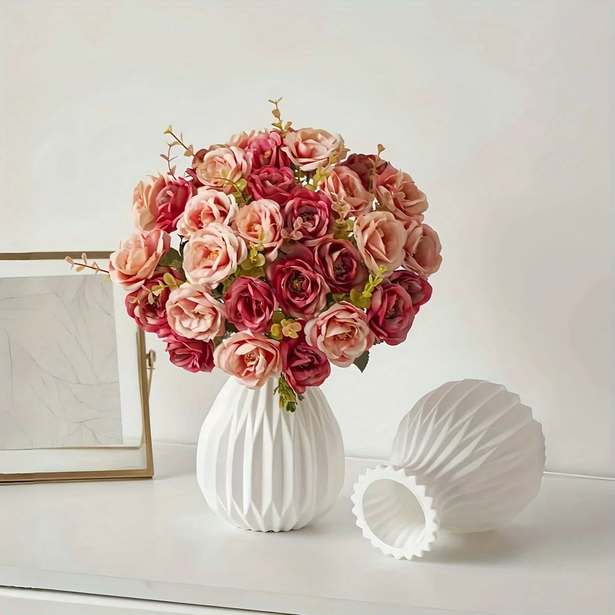 Modern Minimalist Plastic Vase – Ceramic Look